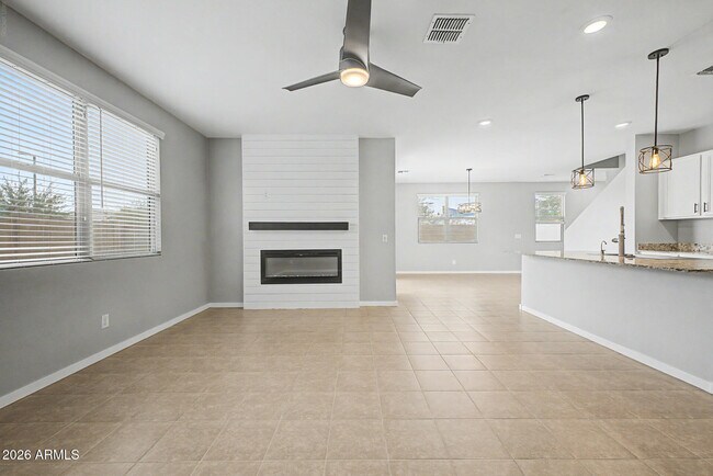 Building Photo - 14231 W Voltaire St