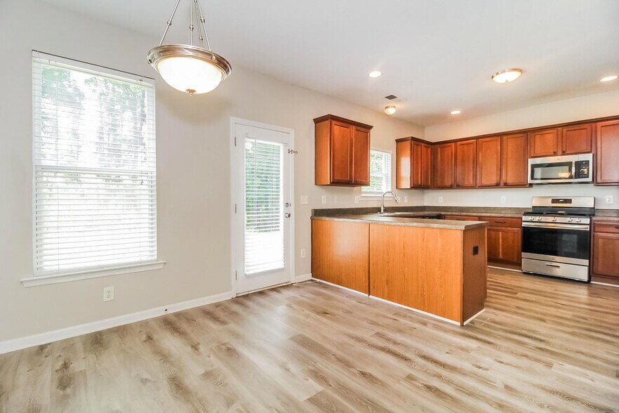 Building Photo - 340 Darbys Run Ct