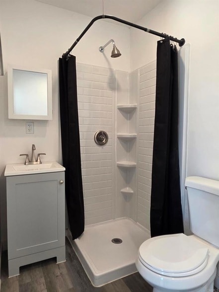 Building Photo - 1819 Oakshire Ct