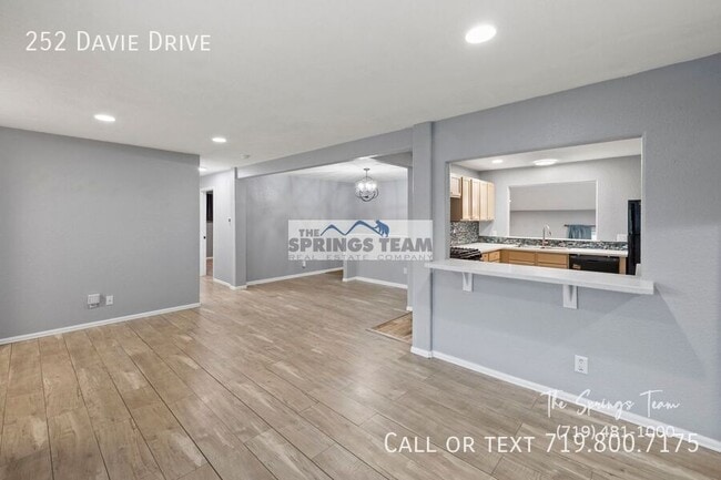 Building Photo - 252 Davie Dr