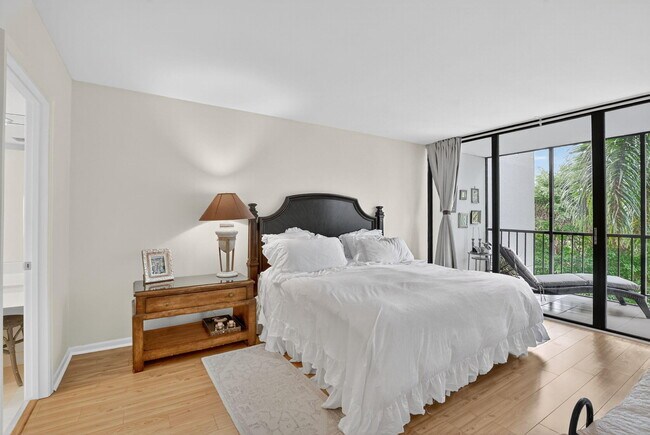 Building Photo - 6805 Willow Wood Dr
