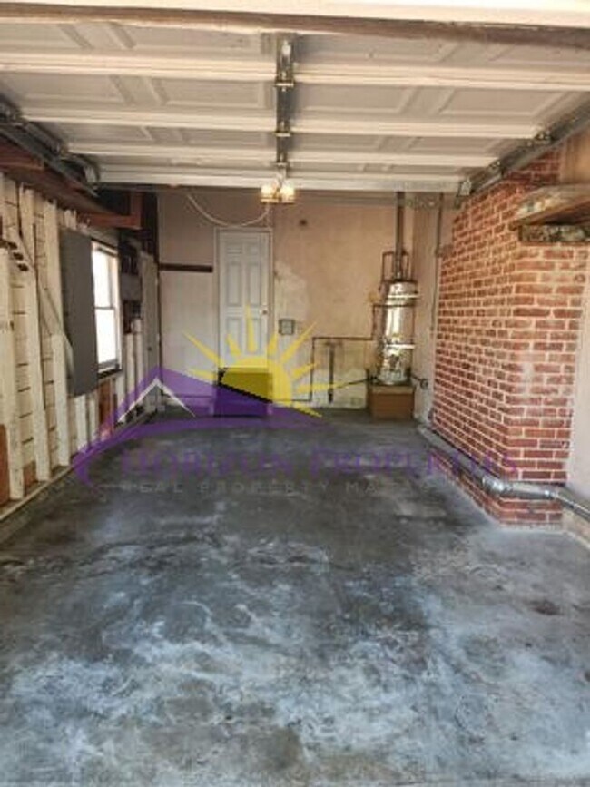 Building Photo - 4570 Orinda Way