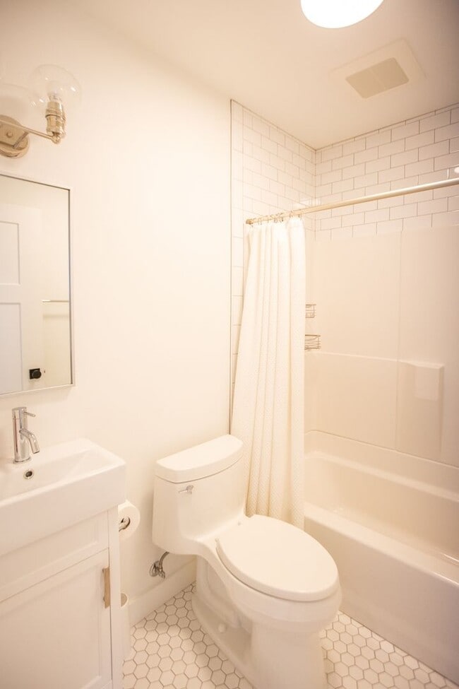 Building Photo - Detached above Garage Studio Available in SE - Brooklyn Neighborhhod