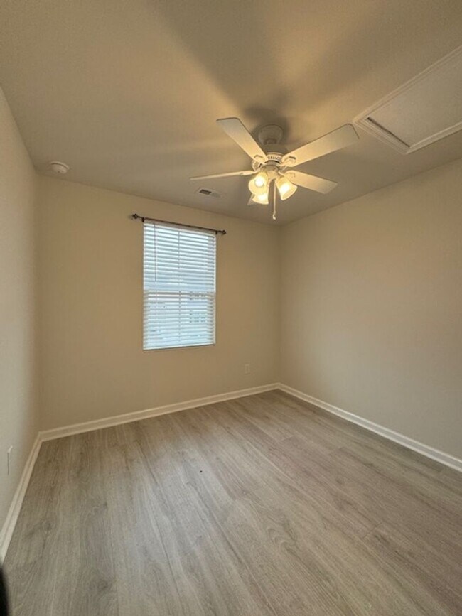 Building Photo - $199 ADMIN FEE WAIVED FOR LEASE STARTING ON-OR-BEFORE 5/1