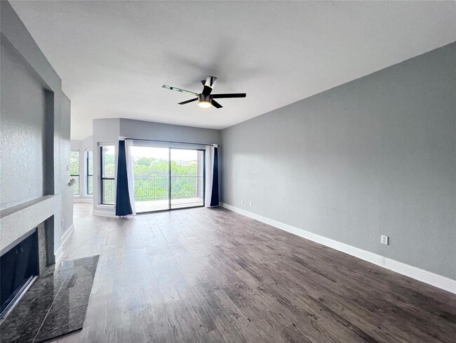 Building Photo - 4711 Spicewood Springs Rd
