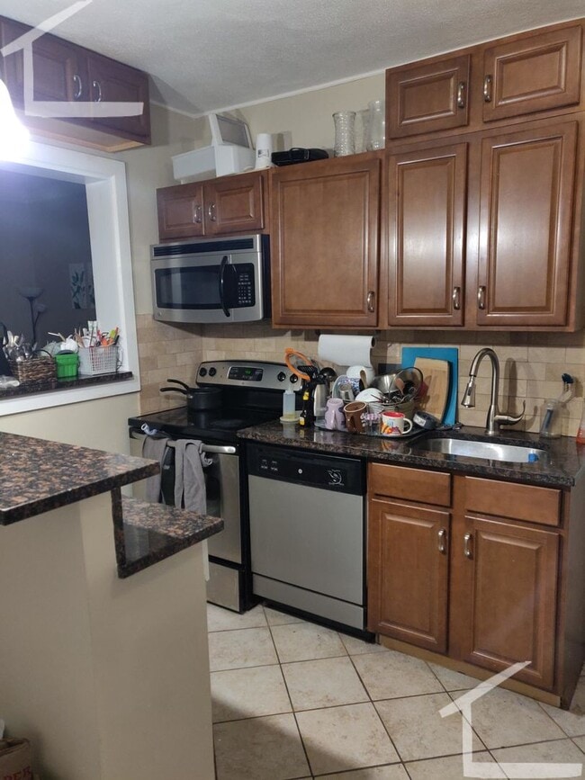 Building Photo - Check out this 4 bed 2 bath listing in Newton...