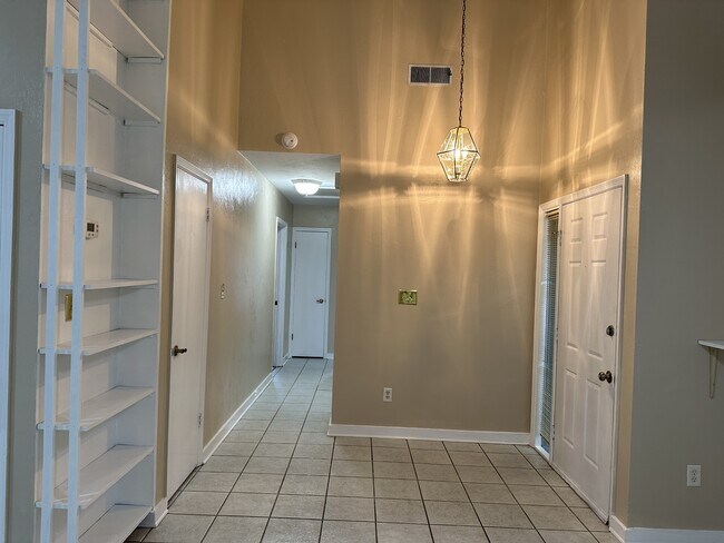Building Photo - 2400 Talco Hills Dr