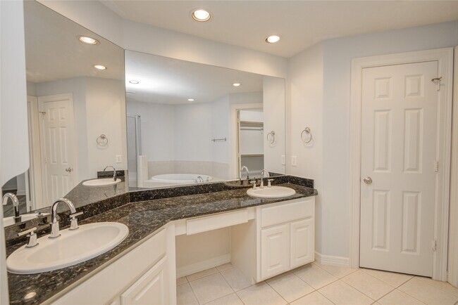 Building Photo - 13619 Brookbluff Ln