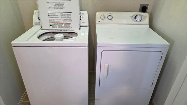 Building Photo - 9702 Coyote Creek Dr