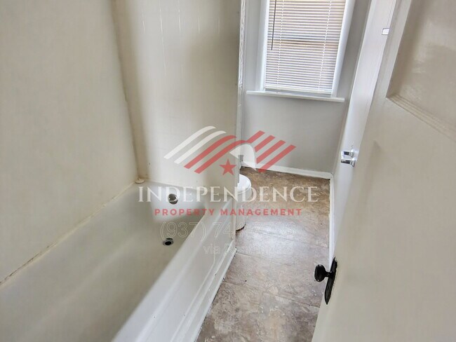 Building Photo - 515 Mertland Ave