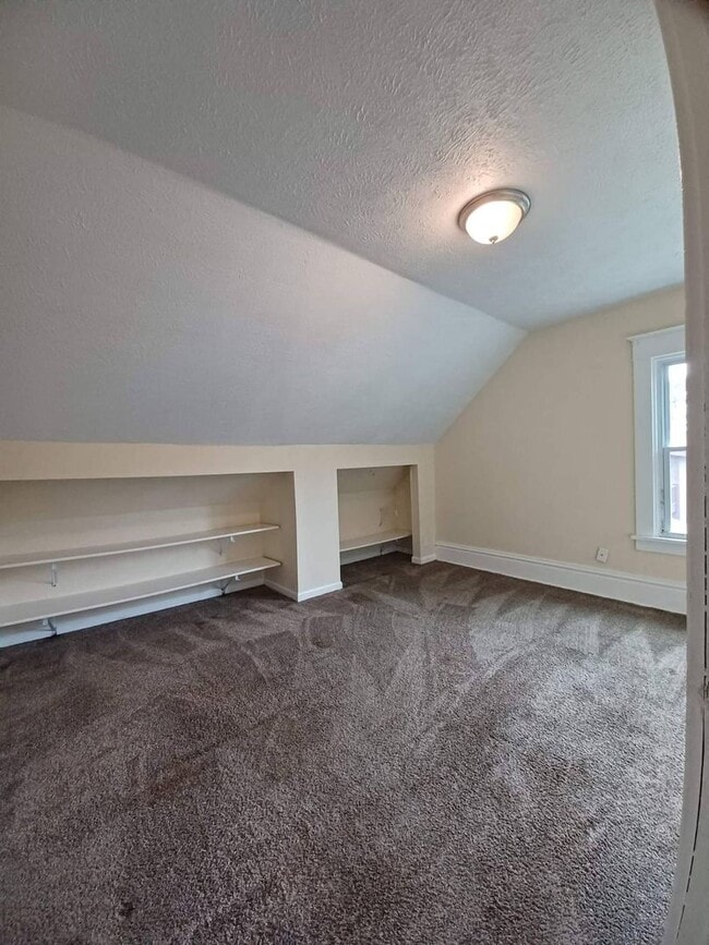 Building Photo - Home for Rent Northwest Rockford