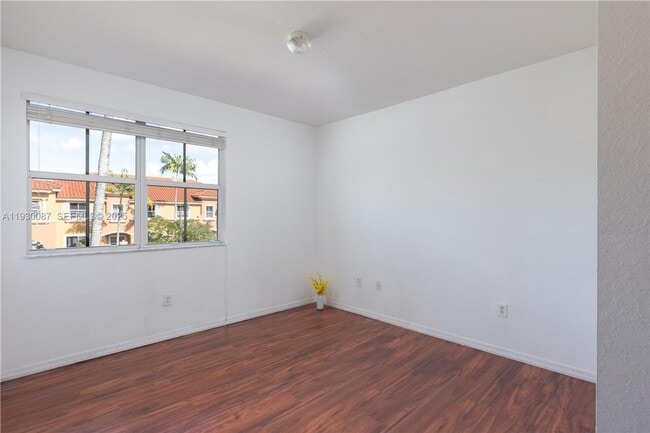 Building Photo - 1009 SW 144th Ave