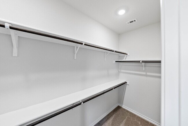 Building Photo - Spacious 5-Bedroom Rental on Oversized Cor...