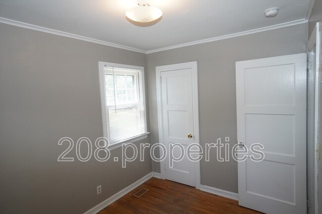 Building Photo - 1200 S Vermont Ave