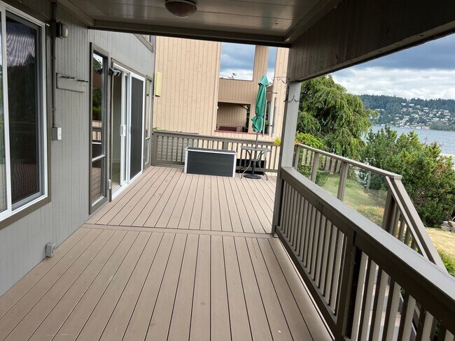 Building Photo - 1120 West Lake Sammamish Pkwy NE