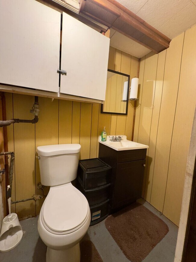 Building Photo - Charming 3 Bedroom/ 1.5 Bathroom Townhome in Frankford, MD!