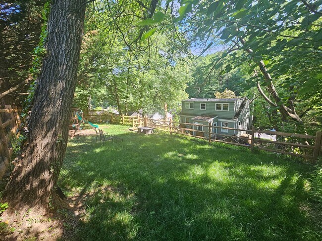Building Photo - 221 Dale Dr