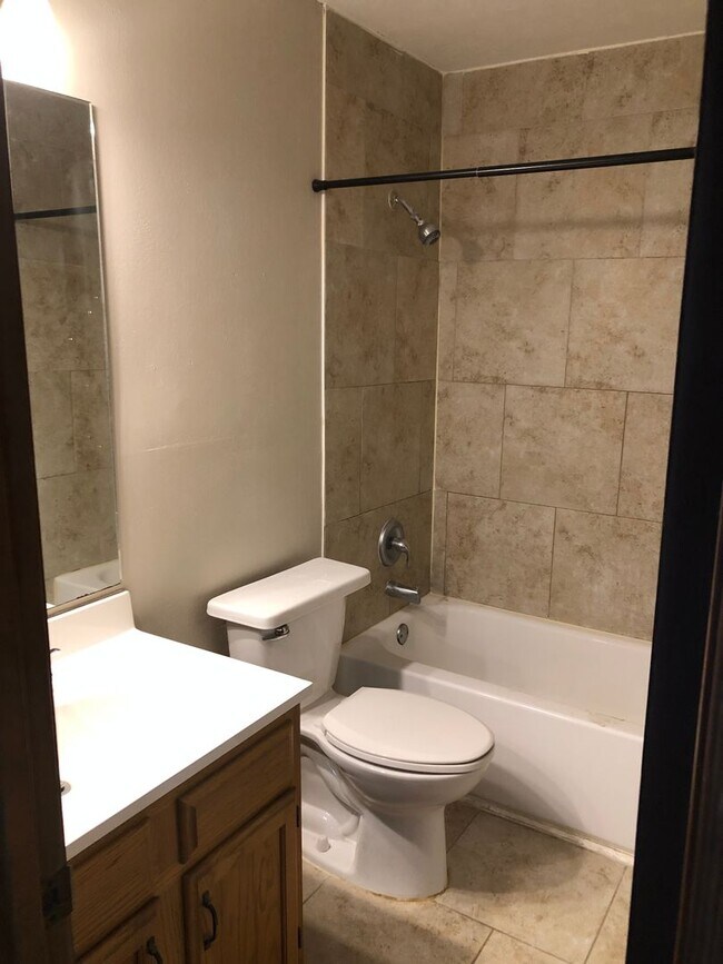 Building Photo - Woodside Villas