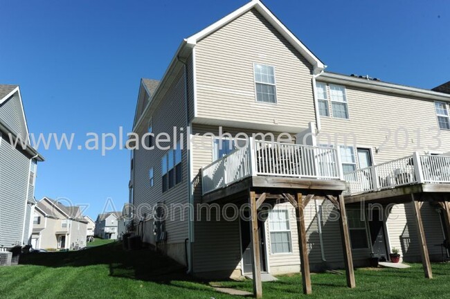 Building Photo - 2216 SW Rambling Vine Rd