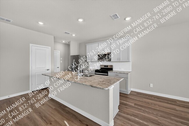 Building Photo - 2405 Nicole Dr