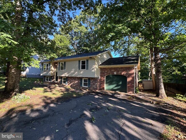 Building Photo - 10608 Holleybrooke Dr