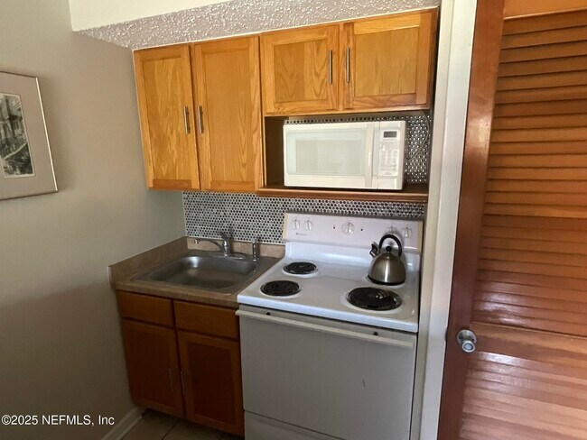 Building Photo - 1255 Ponce Island Dr