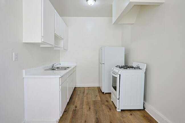 Building Photo - Modern Living in Koreatown: Stylish Studio Apartment