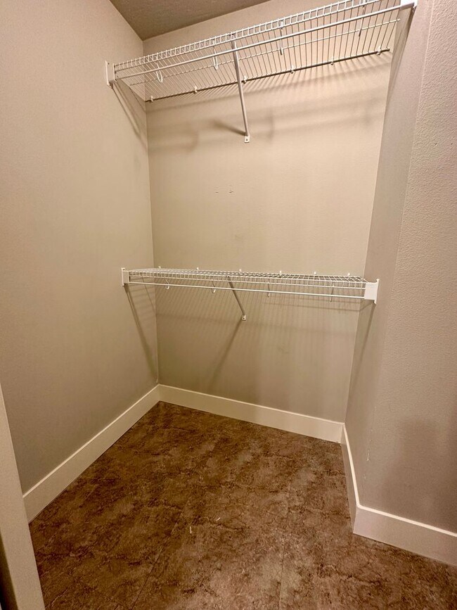 Building Photo - 3 bed/ 3.5 Bath Townhome in Cheney