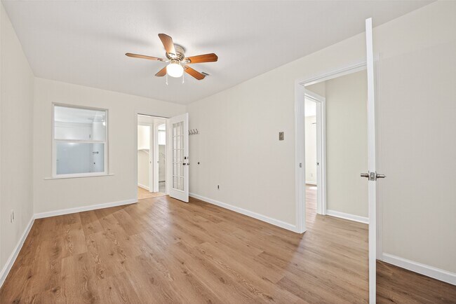 Building Photo - 7950 Longridge Dr
