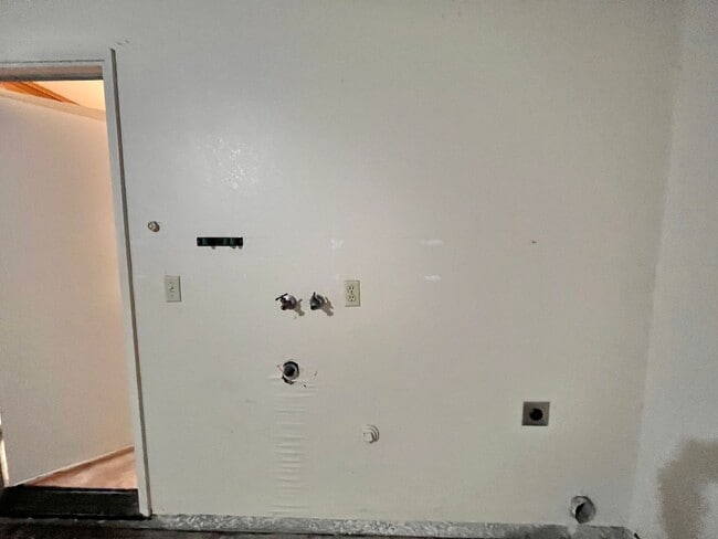 Building Photo - 3 Bedroom 2 Bath Duplex for Rent!