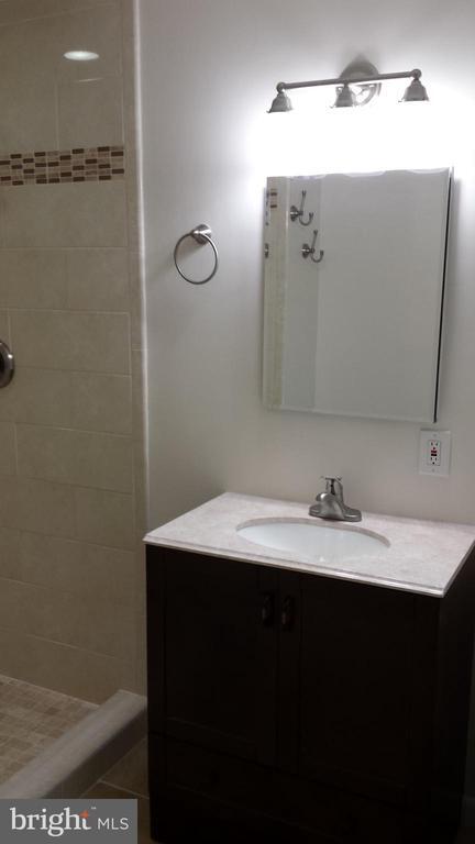 Building Photo - 8212 Hawthorne Rd