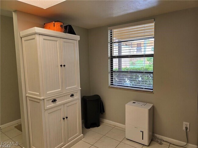 Building Photo - 6142 Whiskey Creek Dr