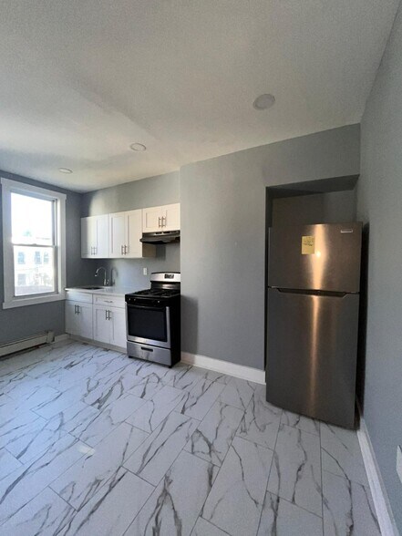 Building Photo - 220 Bidwell Ave