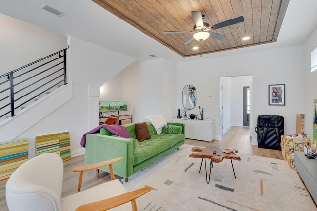 Building Photo - 5631 Fletcher Oaks Dr