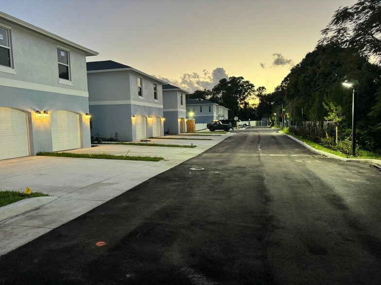 Building Photo - 3871 Patio Ct