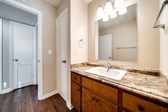 Building Photo - 1184 Meadowview Dr