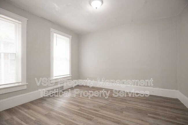 Building Photo - 1583 E 84th St