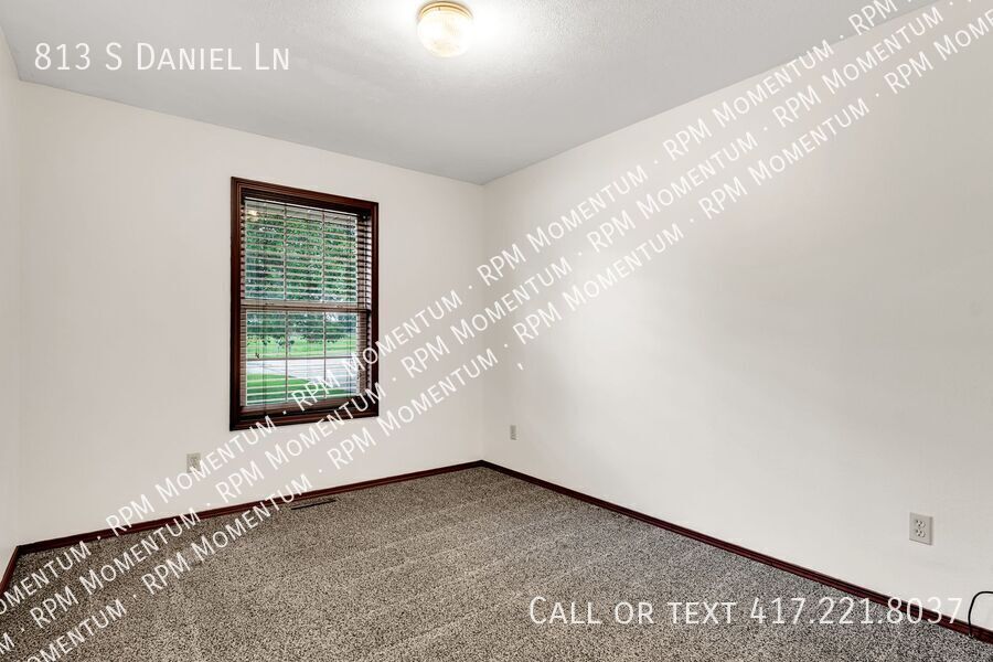 Building Photo - 813 Daniel Ln