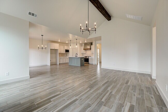 Building Photo - 2116 Josslyn Pl