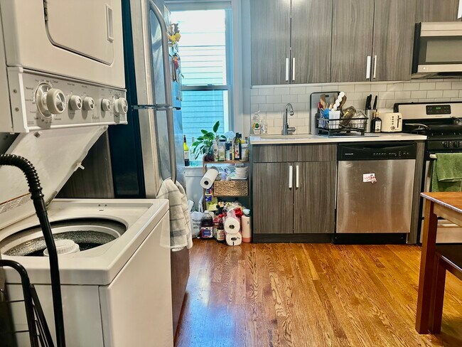 Building Photo - 27 Marney St