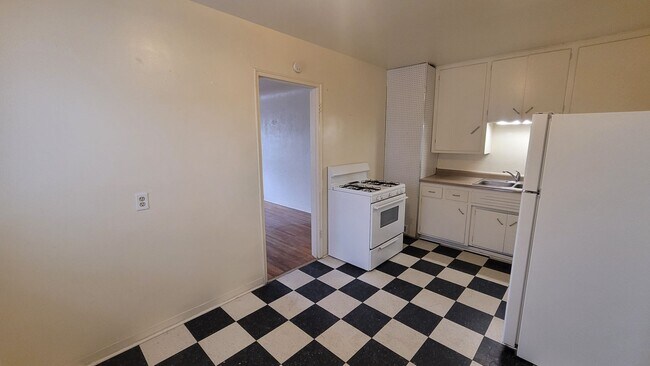 Building Photo - Wilmoore Drive SE-1101 &amp; 1103