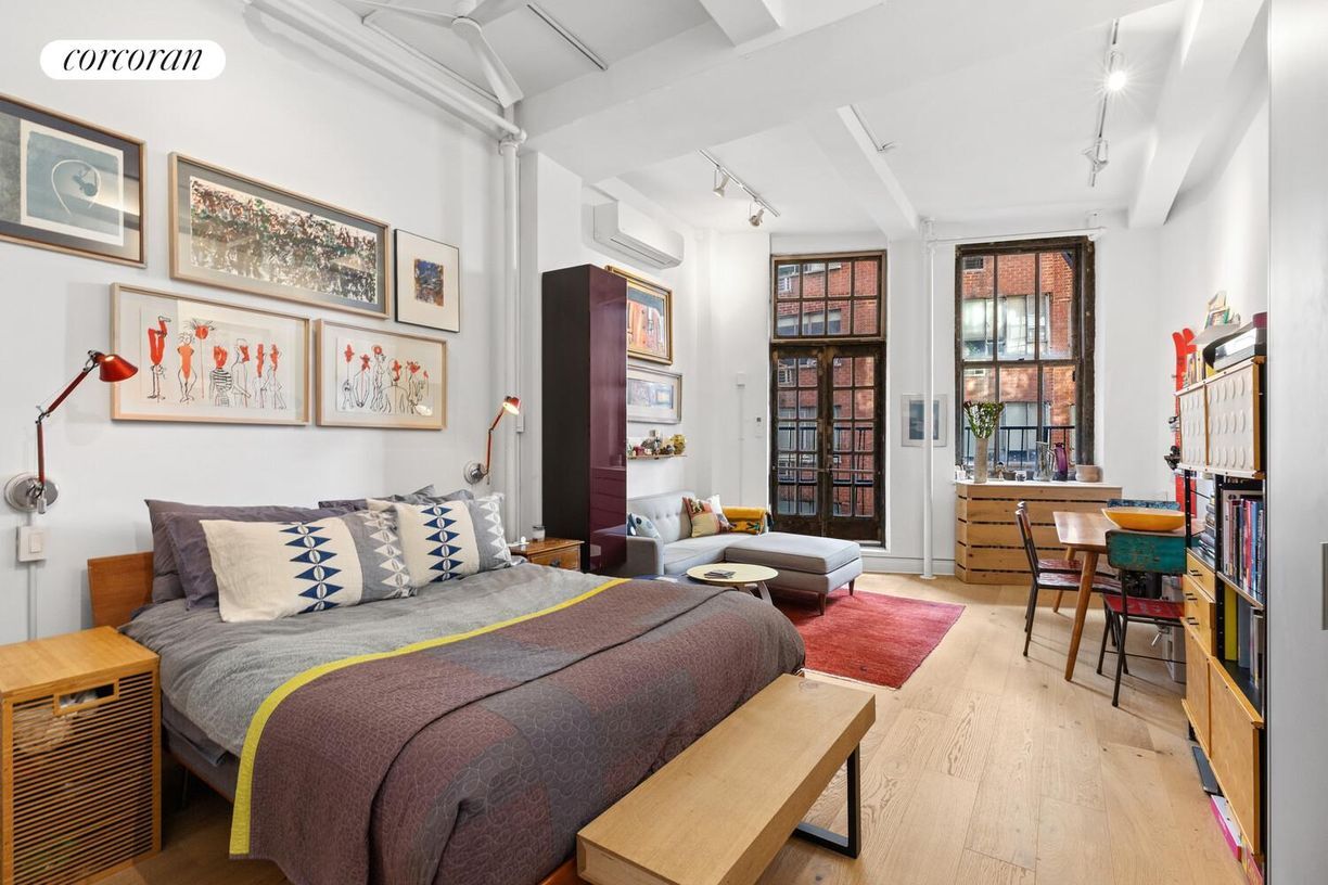 Building Photo - 8 W 13th St