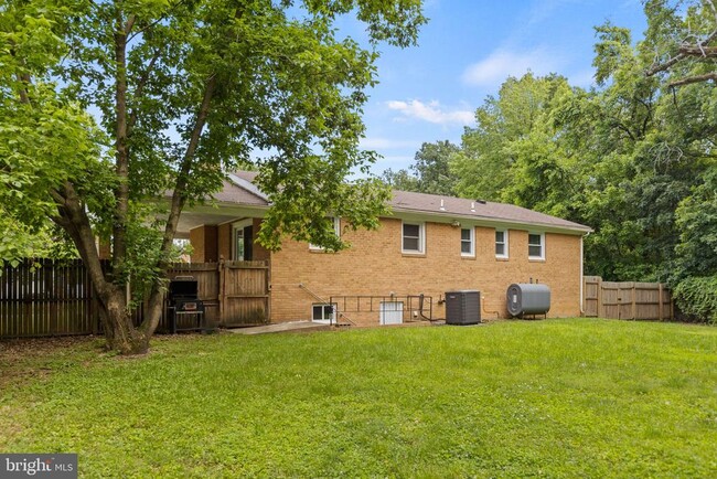 Building Photo - 5508 Spruce Dr