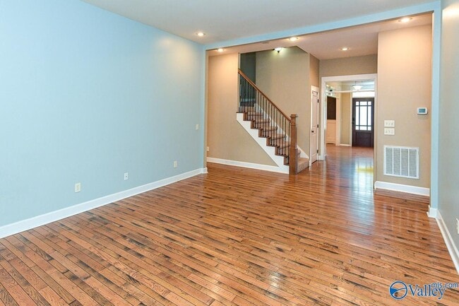 Building Photo - 305 Walden Glen Ct