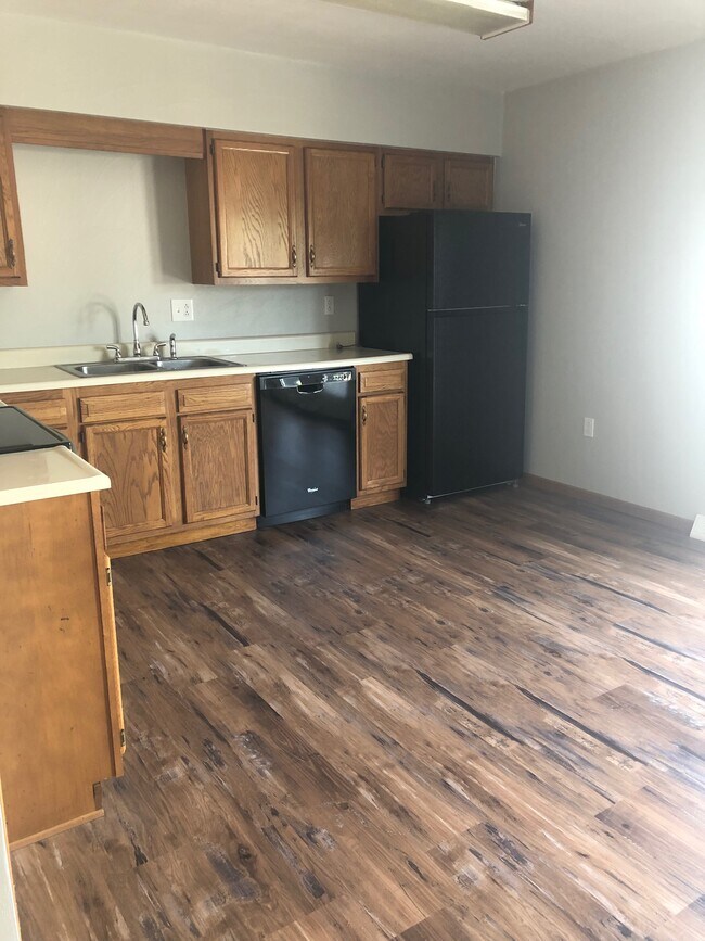 Kitchen - 209 Ritchie Ave