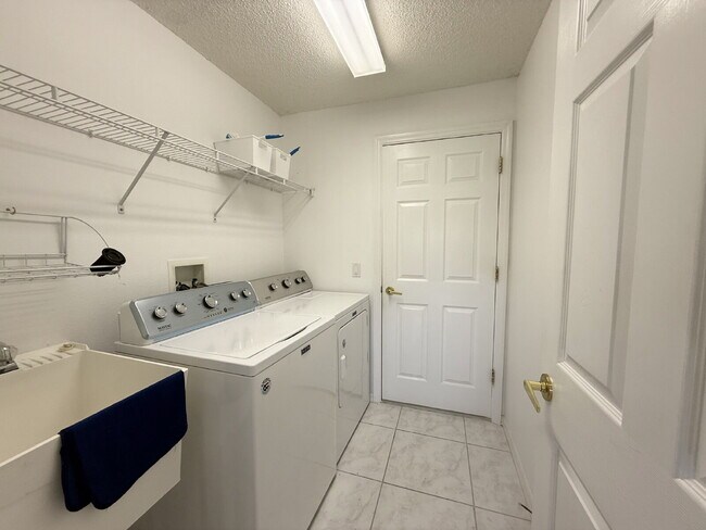 Building Photo - Heritage Pines active 55+ community 2/2 villa