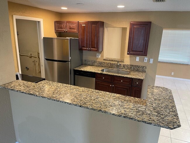 Building Photo - 1650 W 12th Ct