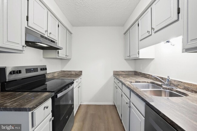 Building Photo - 2916 Bridgehampton Ct