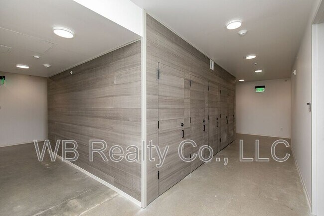 Building Photo - 315 5th St