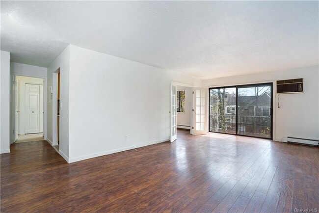Building Photo - 555 Central Park Ave